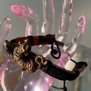 Bracelet,adjustable leather that features a dramatic bone of a roaring tiger 🐅
